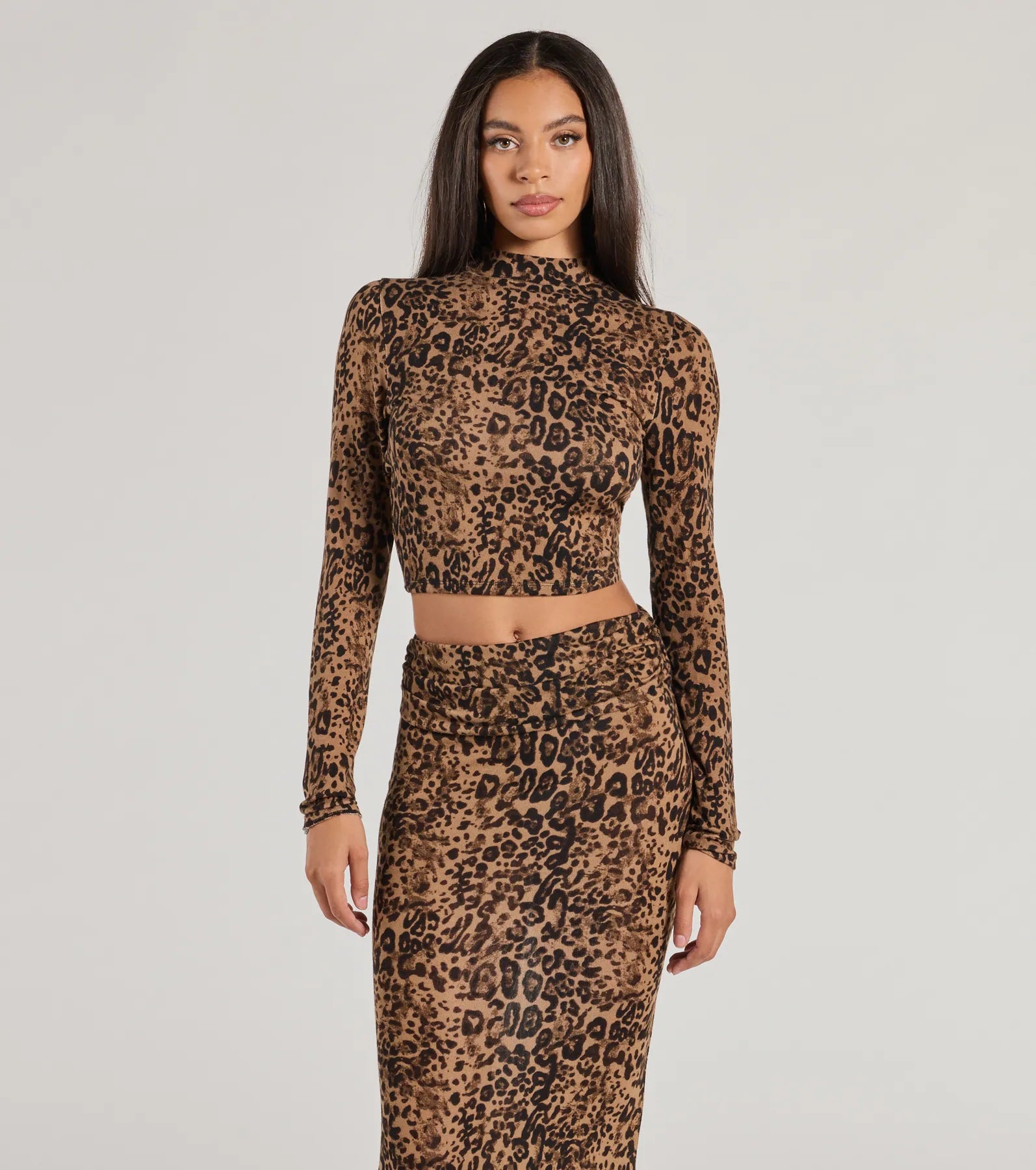 Ribbed Women Long Sleeve Top with a Textured AppealBold Aura Leopard Print Knit Crop Top