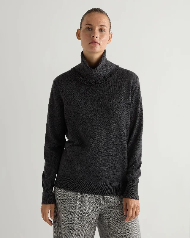 Button - Down Women's Shetland Wool Sweaters in Traditional PatternsWomen's Loose Turtle Neck Cashmere Sweater Anthracite Grey