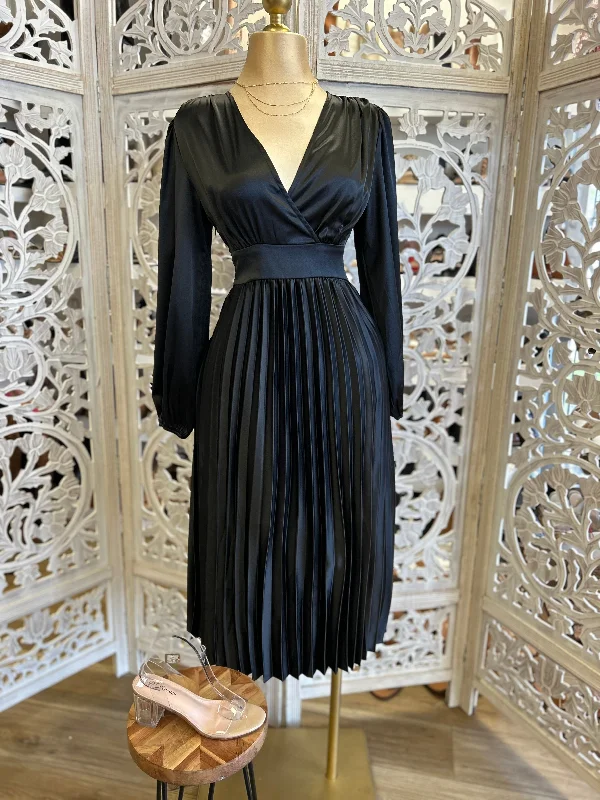 Long - Sleeve Women Dress in Velvet for a Luxurious Winter LookBlack Satin Wrapped Pleated Dress- Not Stretchy