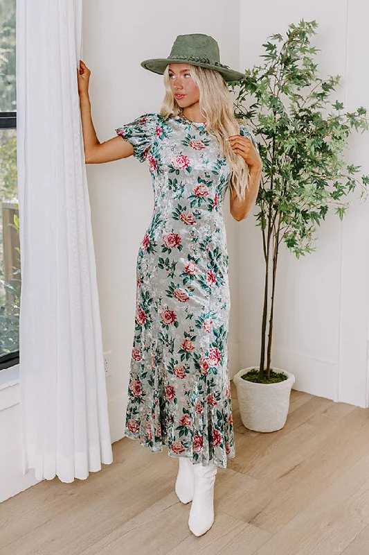 Wrap - Style Women Dress with Adjustable Fit for All Body TypesFeeling Luxurious Floral Velvet Midi