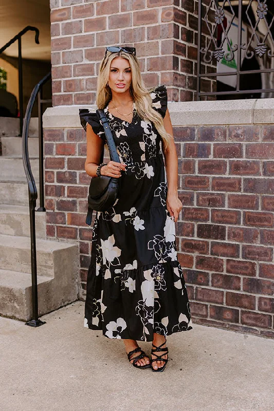 Printed Abstract Women Dress for a Modern and Artistic AppealGleaming Smile Smocked Midi in Black