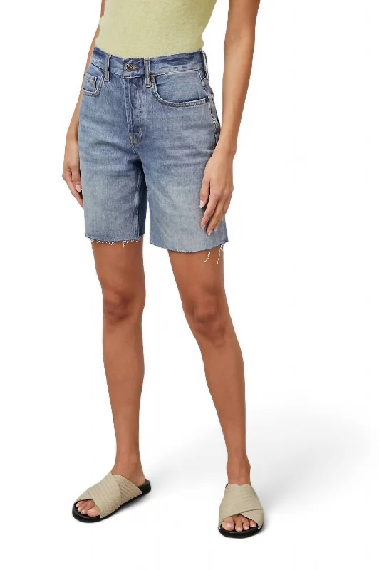 Belted Women Shorts to Enhance the WaistlineBeachwood Bermuda Short In Lake